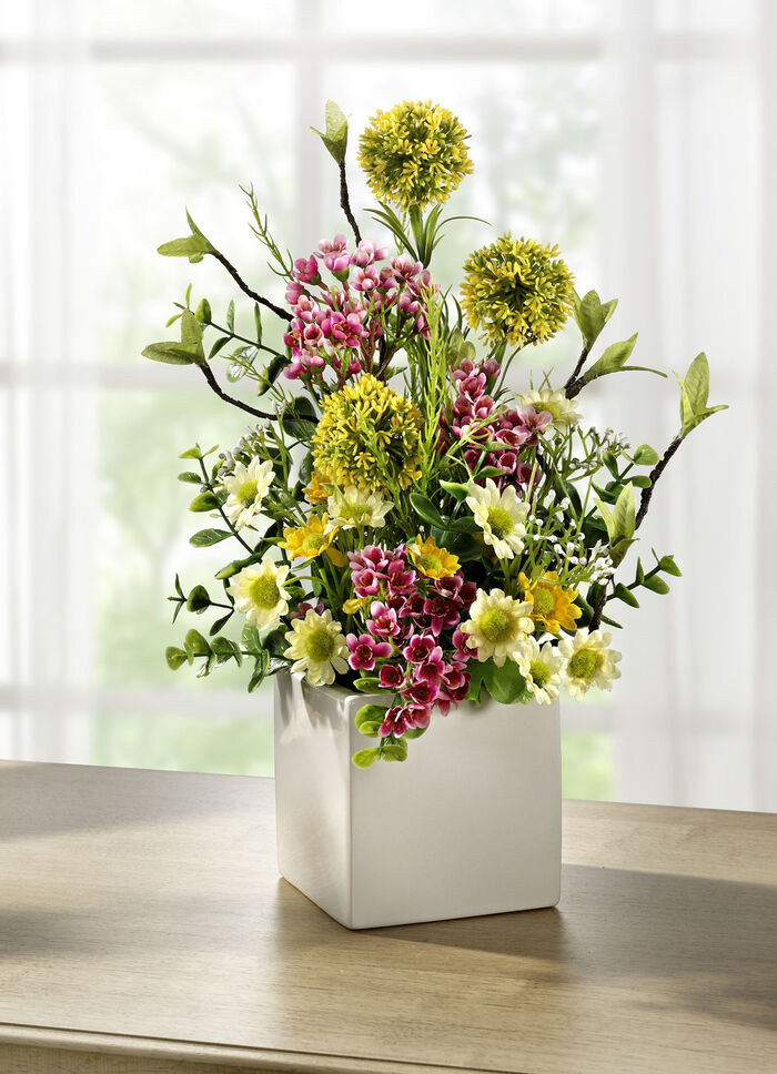 Gesteck in wei&szlig;en Keramiktopf 