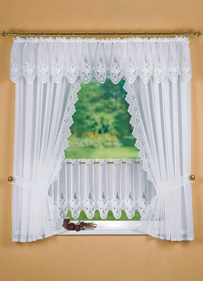 Fensterdekoration mit aufwendiger Plauener Stickerei WEISS