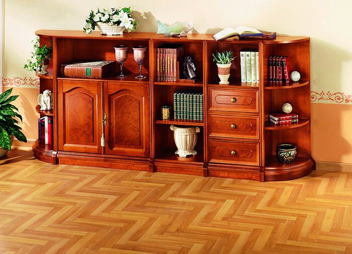 Teilmassive M&ouml;belserie mit Echtholzfurnier 