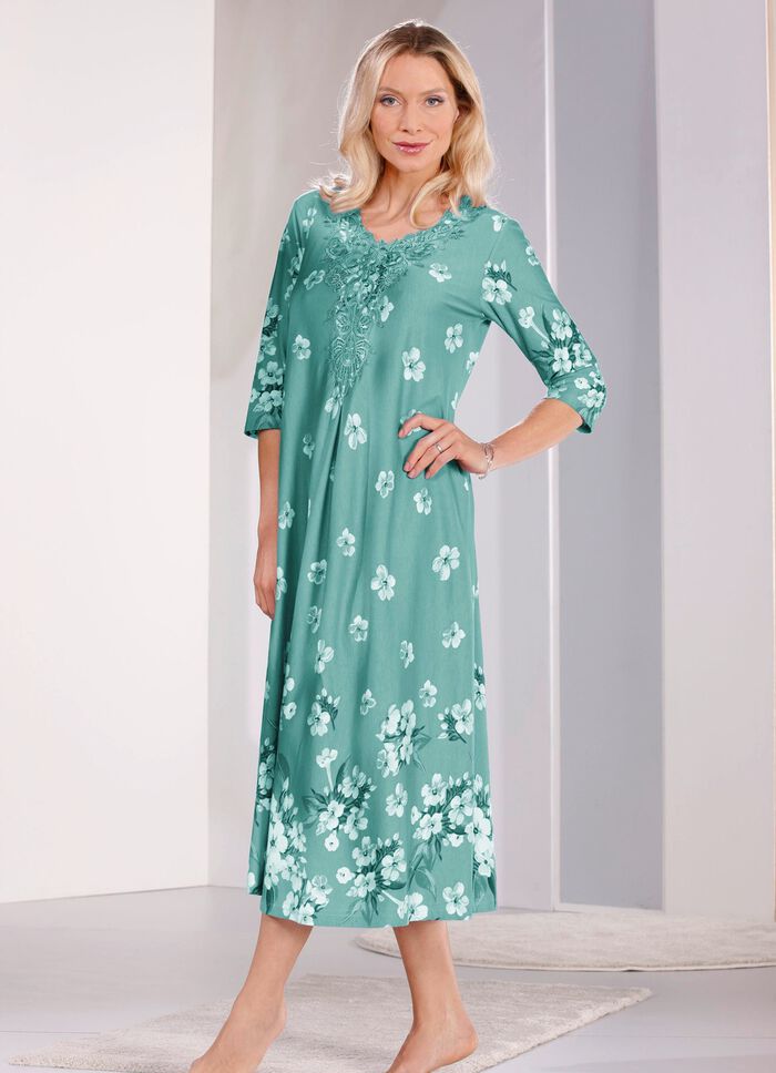 Nachthemd von "Laurina" mit Motivspitze am Ausschnitt 