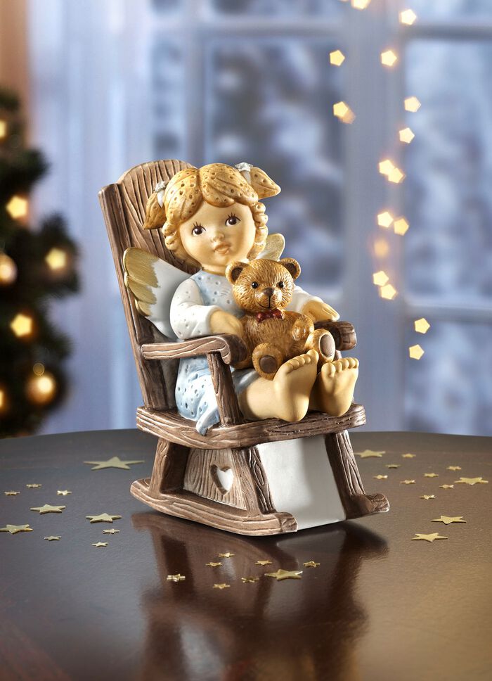 Engel im Schaukelstuhl, aus Porzellan 