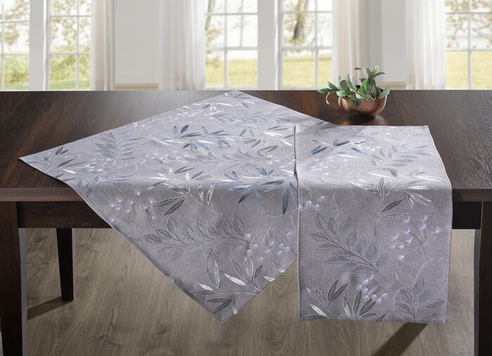 Bestickte Tisch- und Raumdekoration mit Gr&auml;ser- und Bl&auml;tter-Dessin SILBER