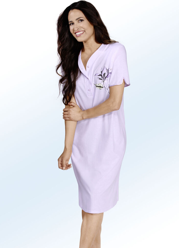 Zweierpack Nachthemden mit Knopfleiste, Paspel sowie abgerundetem Schlitz 