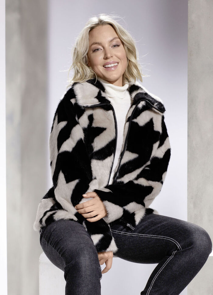 Kurzjacke mit aparter Kragenlösung 