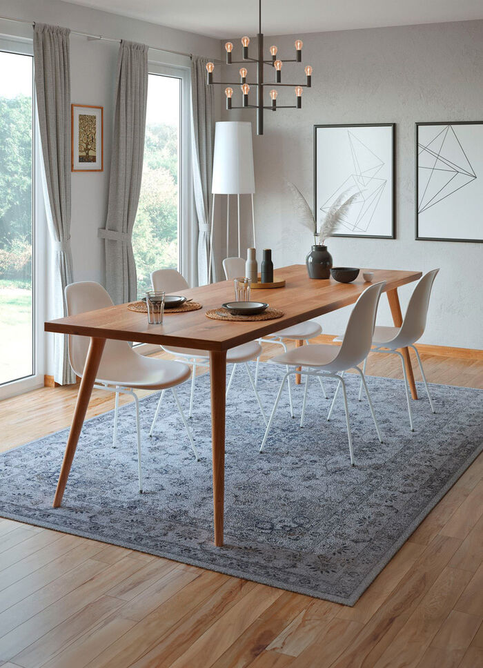 Klassischer Teppich mit schönen Ornamenten 