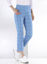 Hose in aktueller Dessinierung AZURBLAU-WEISS