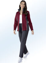 Freizeitanzug mit Kontrasteinsatz am Kragen 