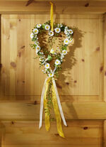 Weidenherz mit Bl&auml;ttern und Margeriten 