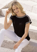 Shirt mit Häkelbesatz 