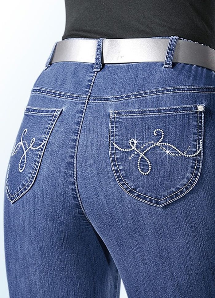 Jeans mit weiterem Bundumfang 