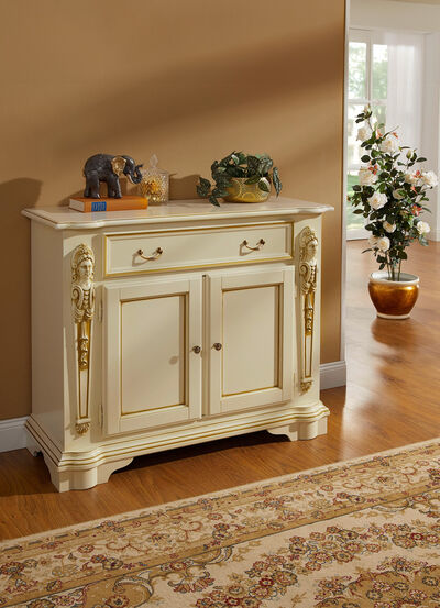 Italienische Kommodenserie mit reich verzierten Fronten 