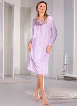 Wadenlanges Nachthemd mit gro&szlig;z&uuml;giger, floraler Stickereispitze 