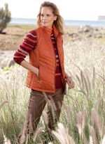 Steppweste mit seitlich figurschmeichelnder L&auml;ngssteppung 