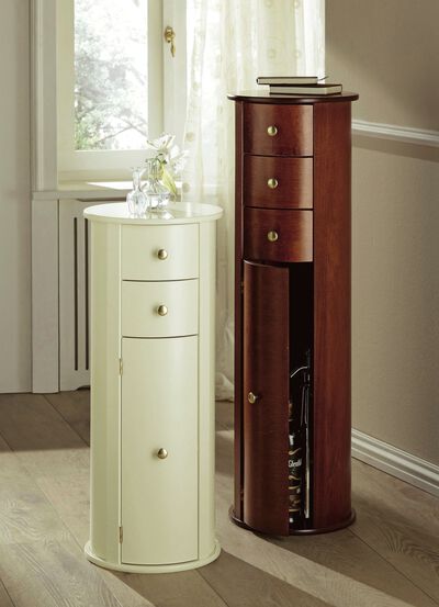 Teilmassive Kommode in s&auml;ulenartiger Form 