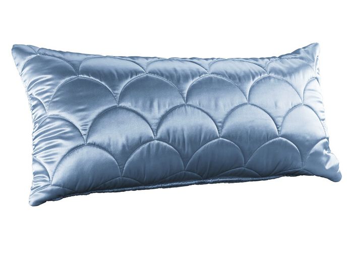 Edel gl&auml;nzende Tagesdecke und Kissenbez&uuml;ge mit Steppung in Muscheloptik BLAU