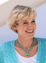 Eleganz in drei Reihen: Die perfekte Halskette f&uuml;r jeden Anlass 