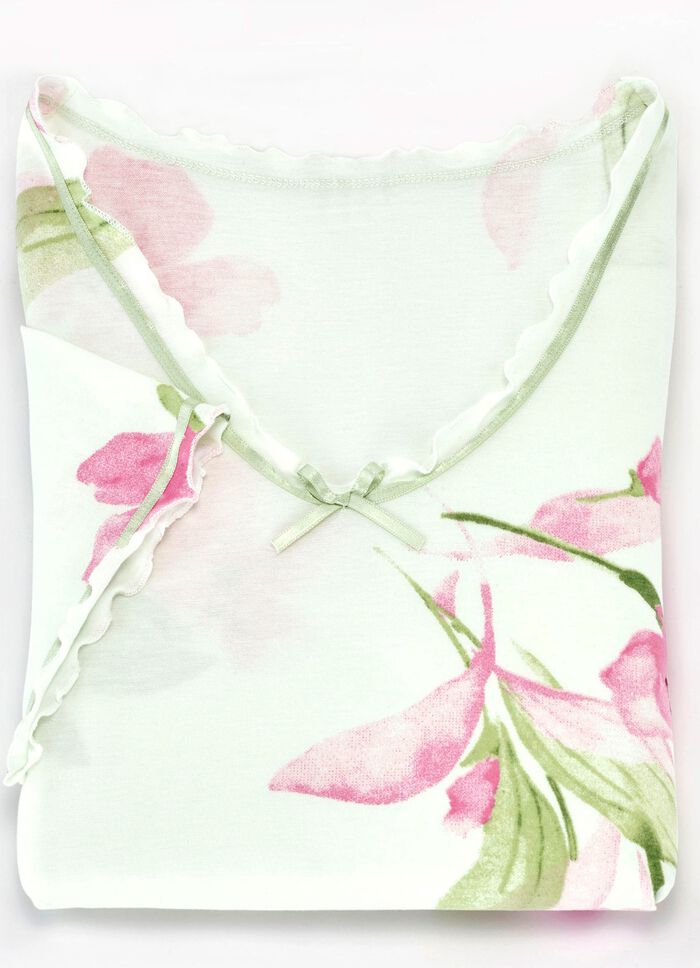 Nachthemd, wadenlang und gebogte Abschl&uuml;sse 