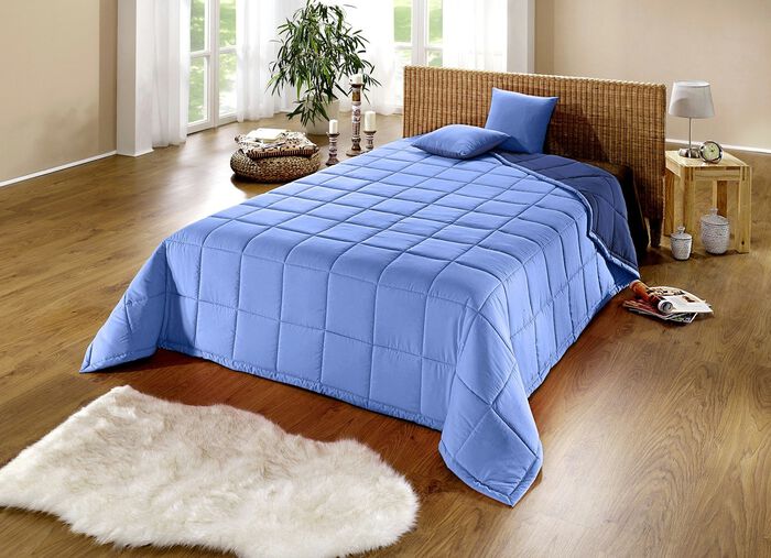 Tagesdecke mit Karo-Steppung und Bandeinfassung BLAU