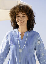 Halskette mit Anhänger und Quaste 