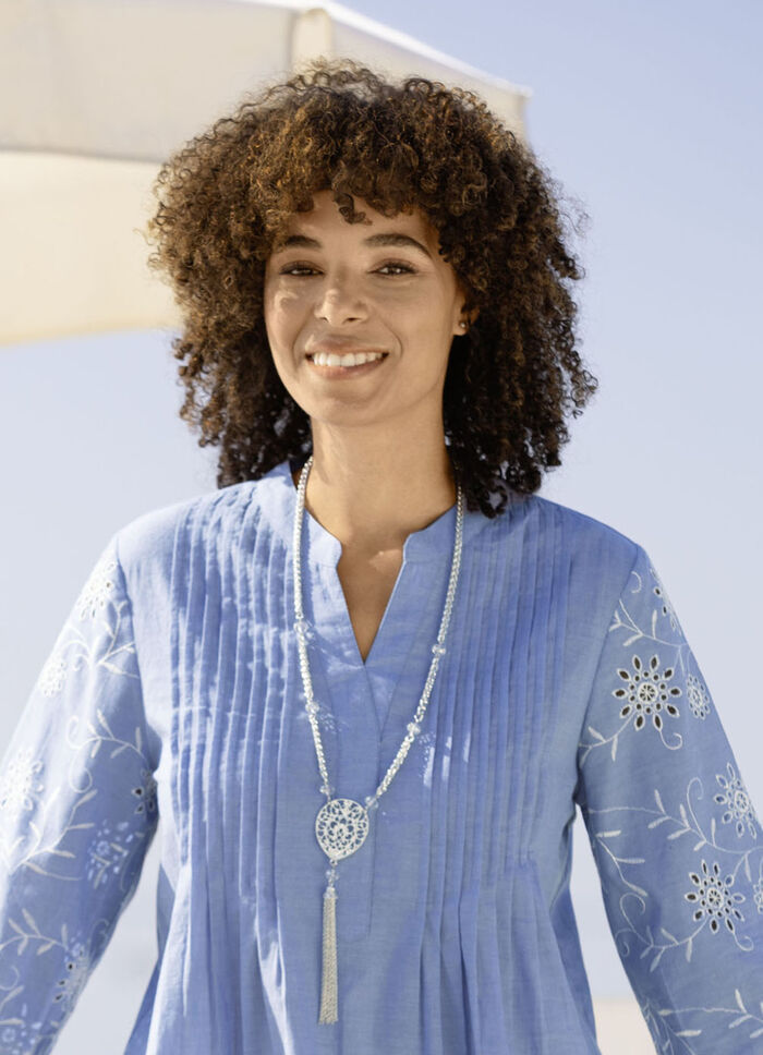 Halskette mit Anhänger und Quaste 