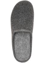 Pantoffel aus dezent gemustertem Textilmaterial 