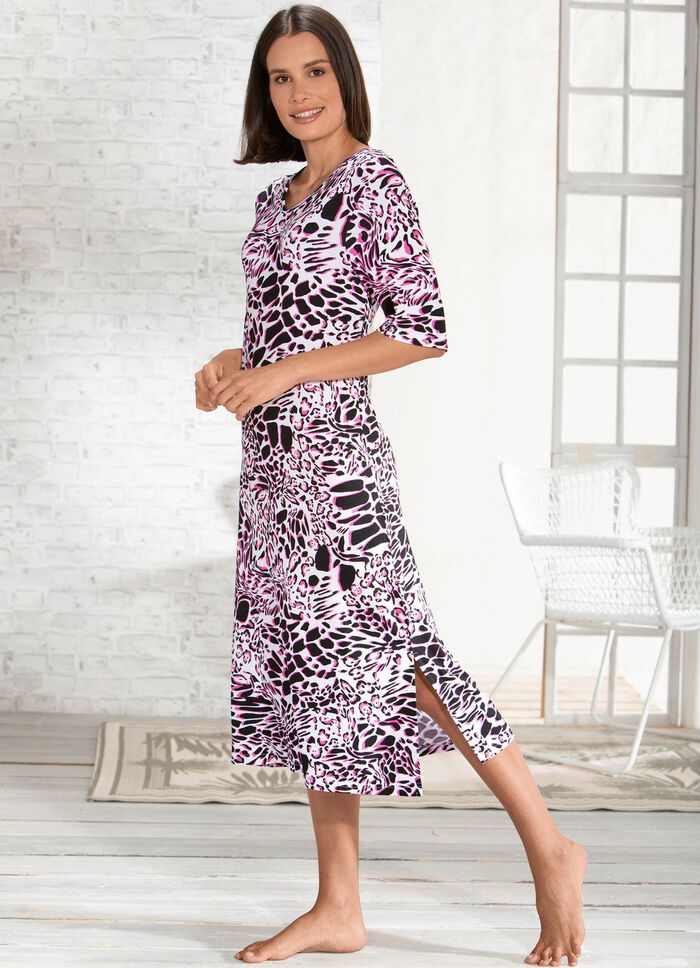 Hauskleid in wadenlanger Schlupfform 