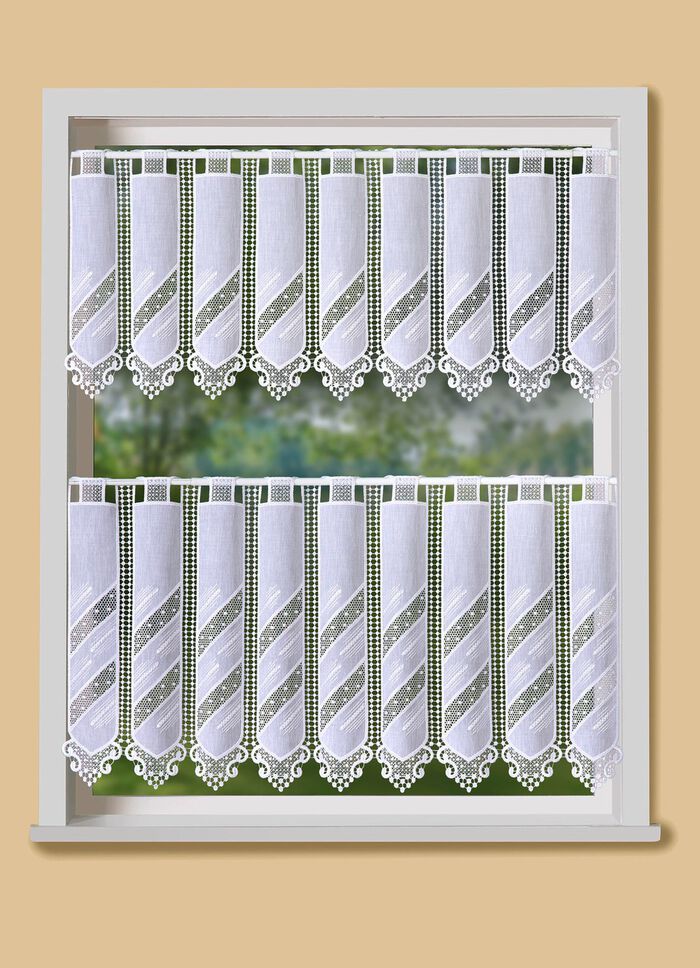 Kleinfenster-Store mit Macramé-Abschluss 