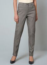 Hose in trendgenauer Dessinierung 