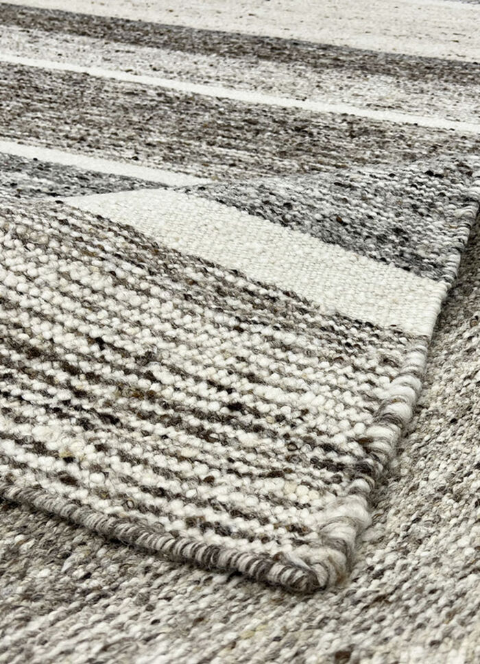 Brücken und Teppiche aus natürlichen Materialien 