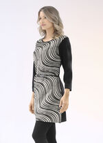 Tunika mit schwarzem Gürtel 