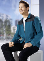 Sweatjacke mit Seitentaschen 