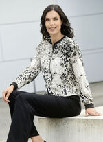 Blusenjacke mit schwarzem Rippenstrick 