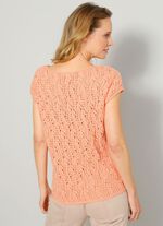 Pulli in dekorativem Mustermix 