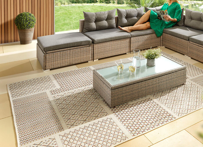 Brücken und Teppiche für den Innen- und Außenbereich 