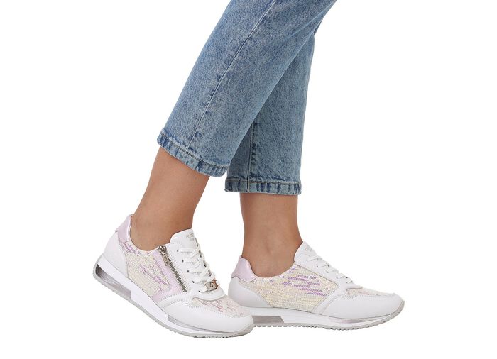 Sneaker in interessant gepr&auml;gtem Materialmix 