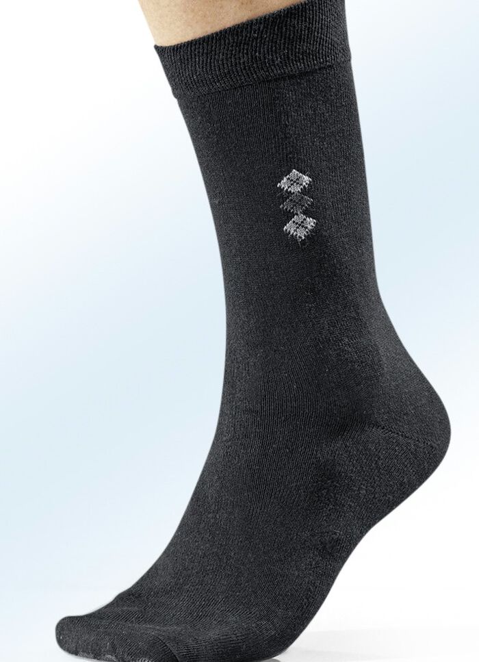 Achterpack Socken mit flachgen&auml;hter Spitze 4x SCHWARZ MIT MOTIV, 4x UNI SCHWARZ