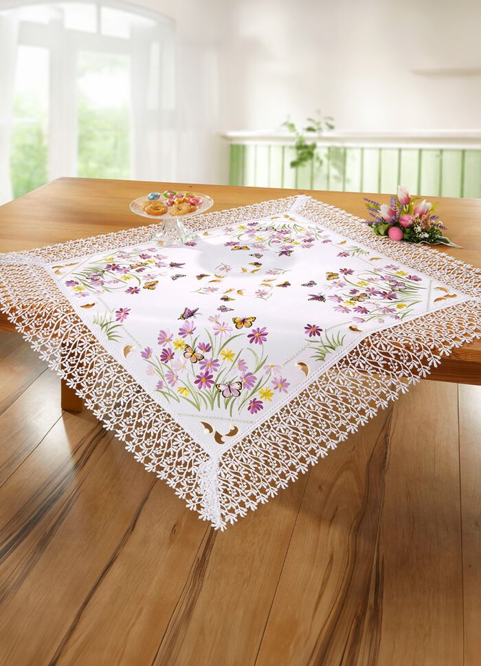 Tisch- und Raumdekoration mit Spitzenborte 