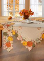 Tisch- und Raumdekoration mit Glanzgarn 