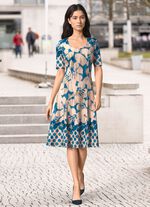 Kleid in schwingender Schlupfform 