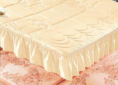 Tagesdecke mit Volantabschluss 