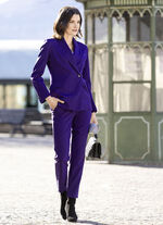 Hosenanzug in trendstarkem Aubergine 