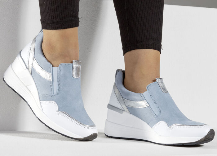 ELENA EDEN Slipper mit herausnehmbarem Fußbett HELLBLAU