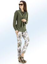 Hose in trendiger Bl&auml;tterdessinierung 