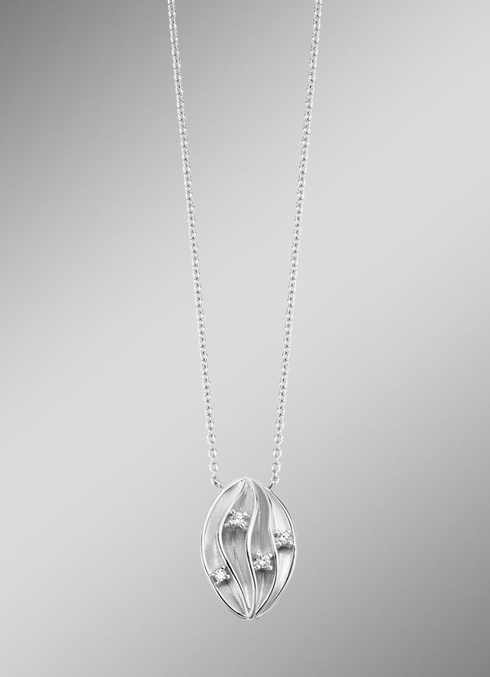 Elegante Halskette mit spitzovalem Anhänger 