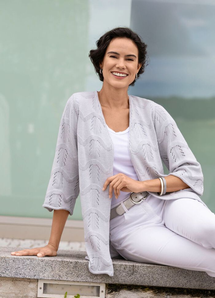 Strickjacke mit Mustermix im Wellendessin HELLGRAU