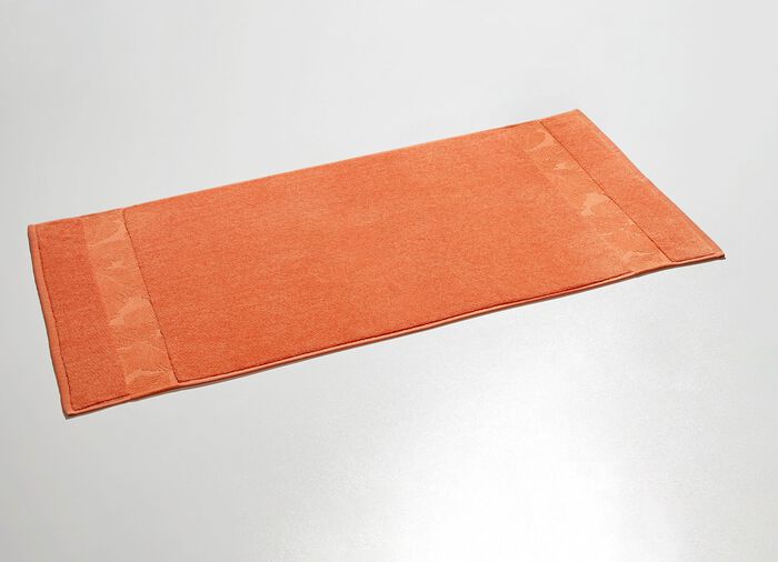 Barfu&szlig;weicher Badteppich mit nat&uuml;rlichem Bl&auml;tter-Dessin 