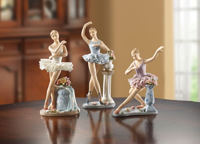 Ballerina aus Porzellan HELLBLAU