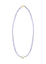 Halskette mit Perlenschimmer und Edelsteinglanz 